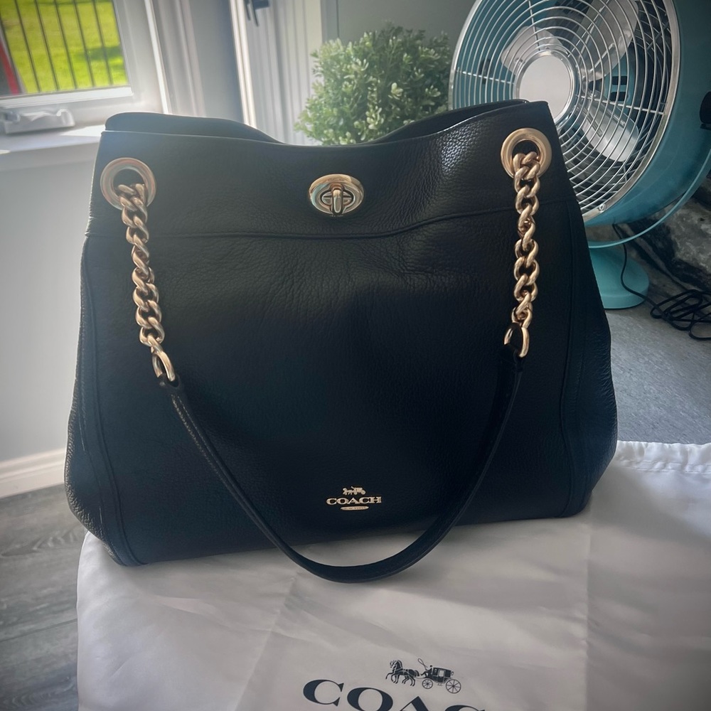 Coach 36855 Turnlock Edie in Pebble Leather Shoulder Bag